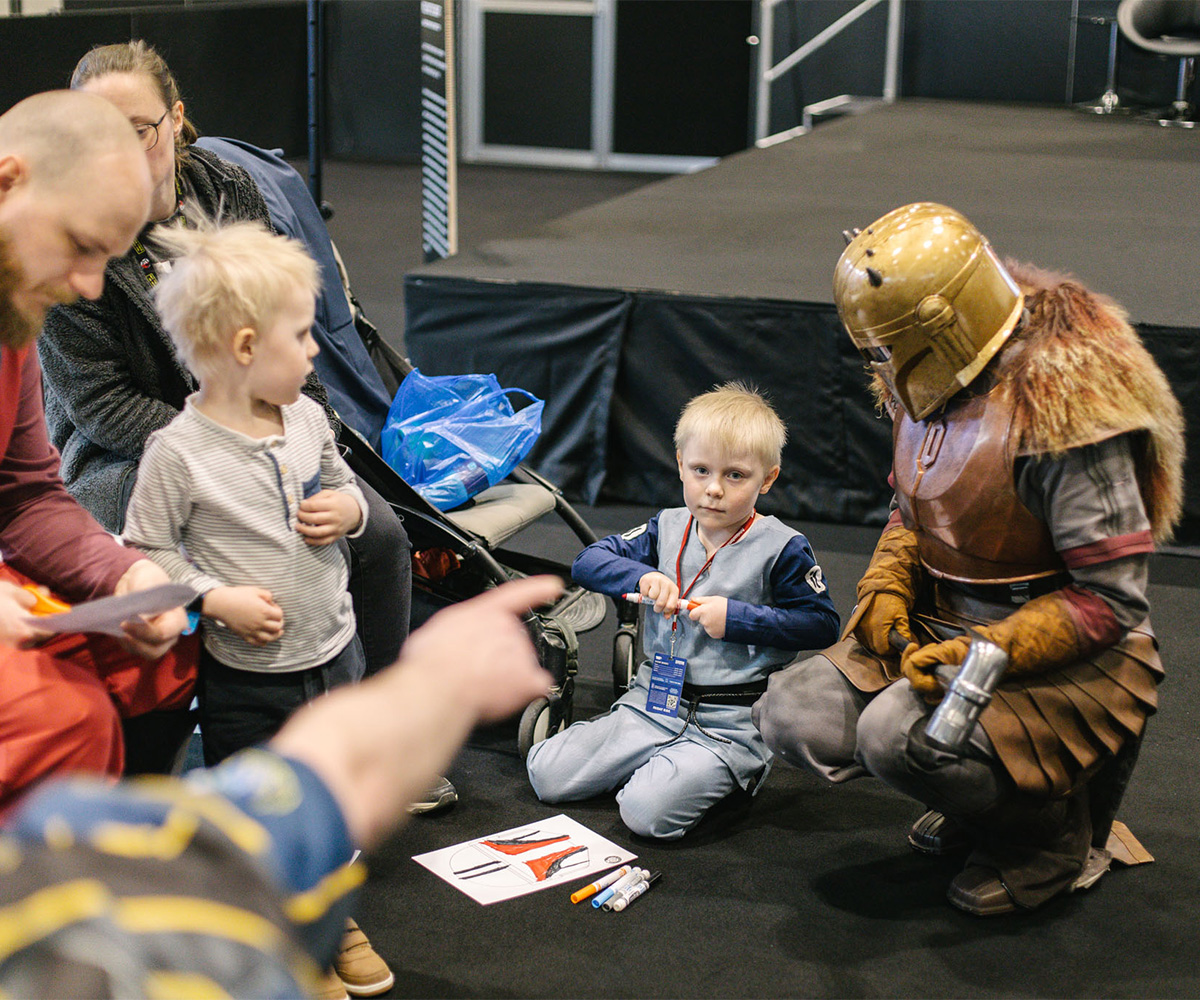 SW_Celebration's tweet photo. Mandalorians come in all shapes and sizes. This is the Way. https://t.co/XByQuVXYJW