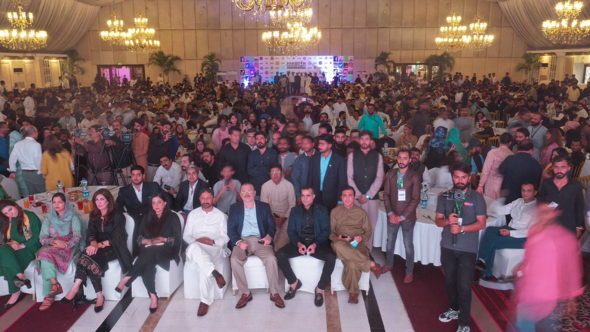 AamInsaanPK's tweet photo. Attended First #PPPDigital meetup in Karachi. All credit goes to @sharjeelinam 👍👌 https://t.co/G7kHygYoRj