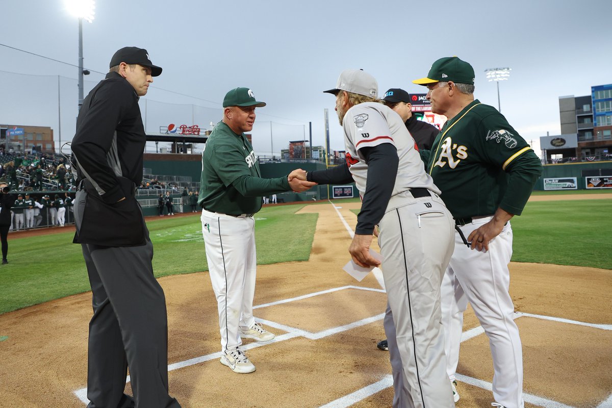 MSUBaseball's tweet photo. Happy #OpeningDay and good luck to our #LansingBaseballFamily members @LansingLugnuts!!
Thanks for allowing us to play at #JacksonField while you're playing on the road!!
#GoGreen | #GoNuts https://t.co/JkGpCVcg8J