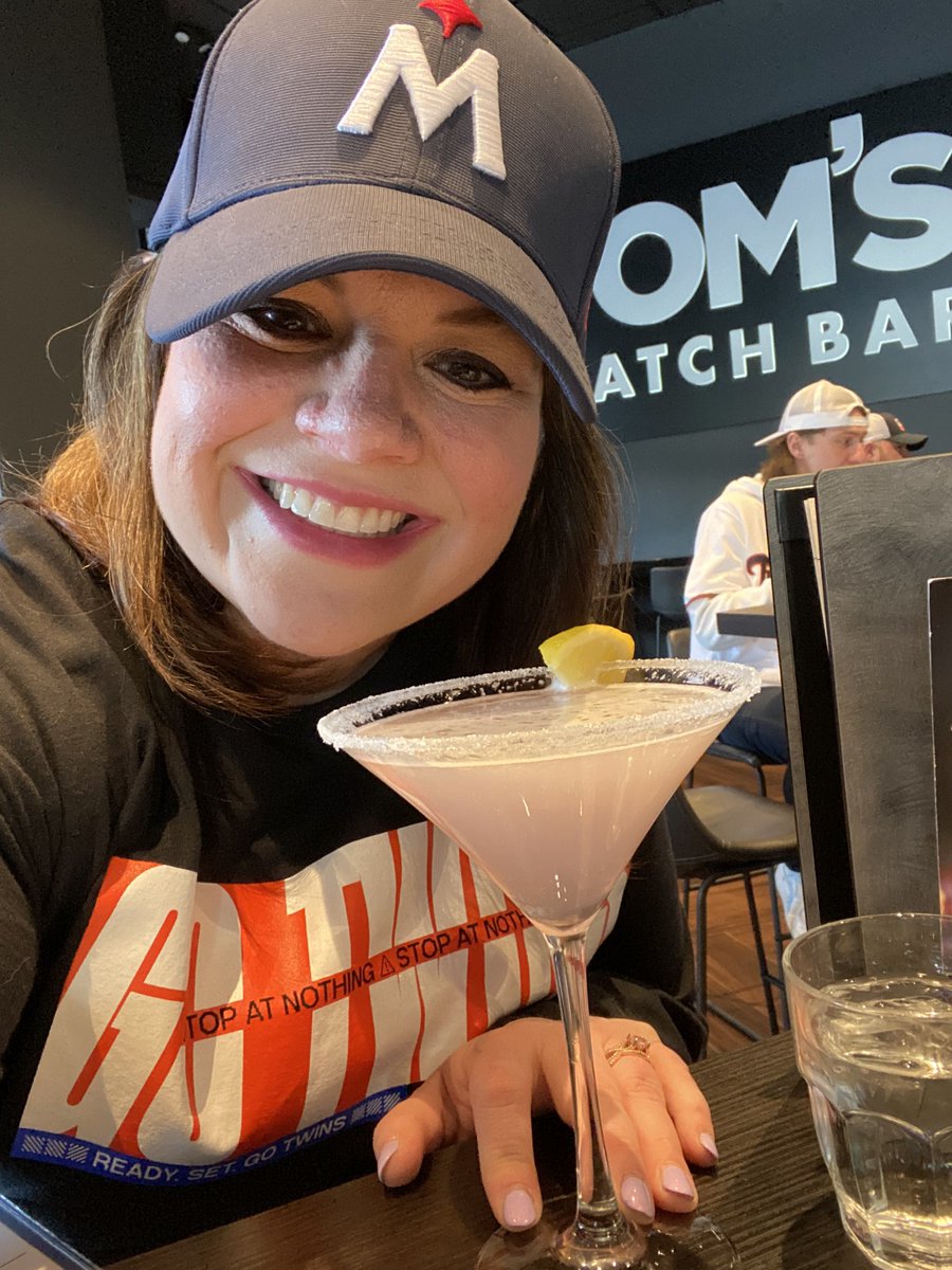 sonofpaul's tweet photo. My kinda Good Friday #twinsopener #twinsdailysocialclub #tomswatchbar https://t.co/VTKLbEX4dw