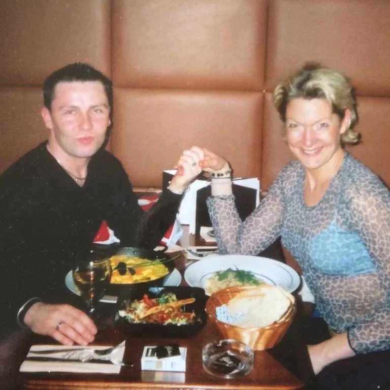 garyaknichols's tweet photo. My darling friend has written a brilliant book @PennyEllisBB2 #meetmeatthemirror so proud to be your friend &amp; in the book #BB2 #BIGBROTHER2 #2001 #FRIENDS https://t.co/geIhrtIqiS