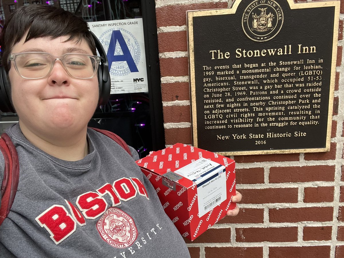 LemurLesbian's tweet image. To end off this week full of #QueerScience I took my first trip to Stonewall Inn - with an RNEasy kit in tow 😆