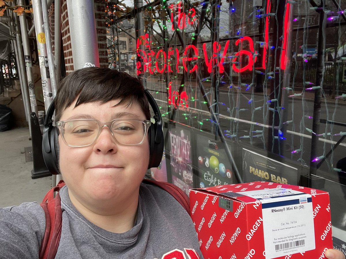 LemurLesbian's tweet image. To end off this week full of #QueerScience I took my first trip to Stonewall Inn - with an RNEasy kit in tow 😆