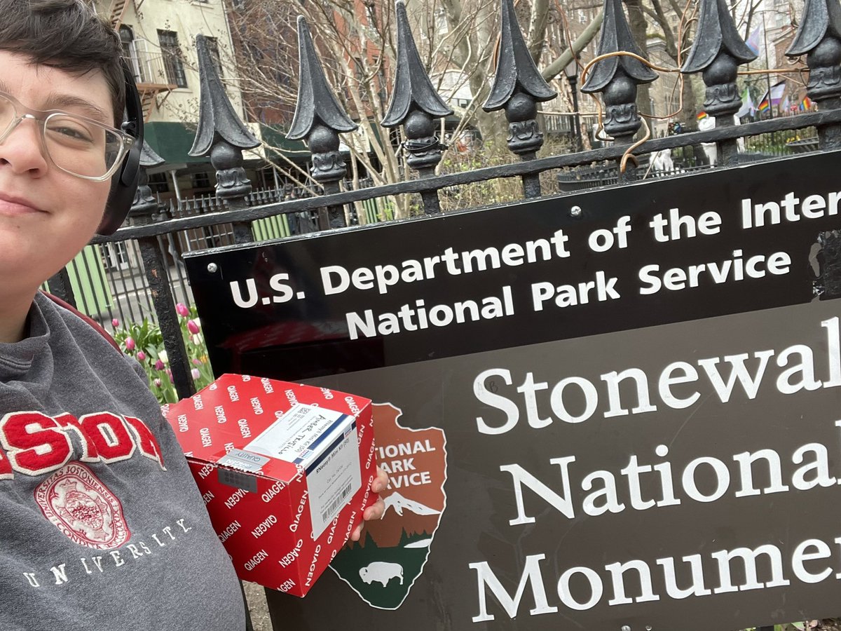 LemurLesbian's tweet image. To end off this week full of #QueerScience I took my first trip to Stonewall Inn - with an RNEasy kit in tow 😆