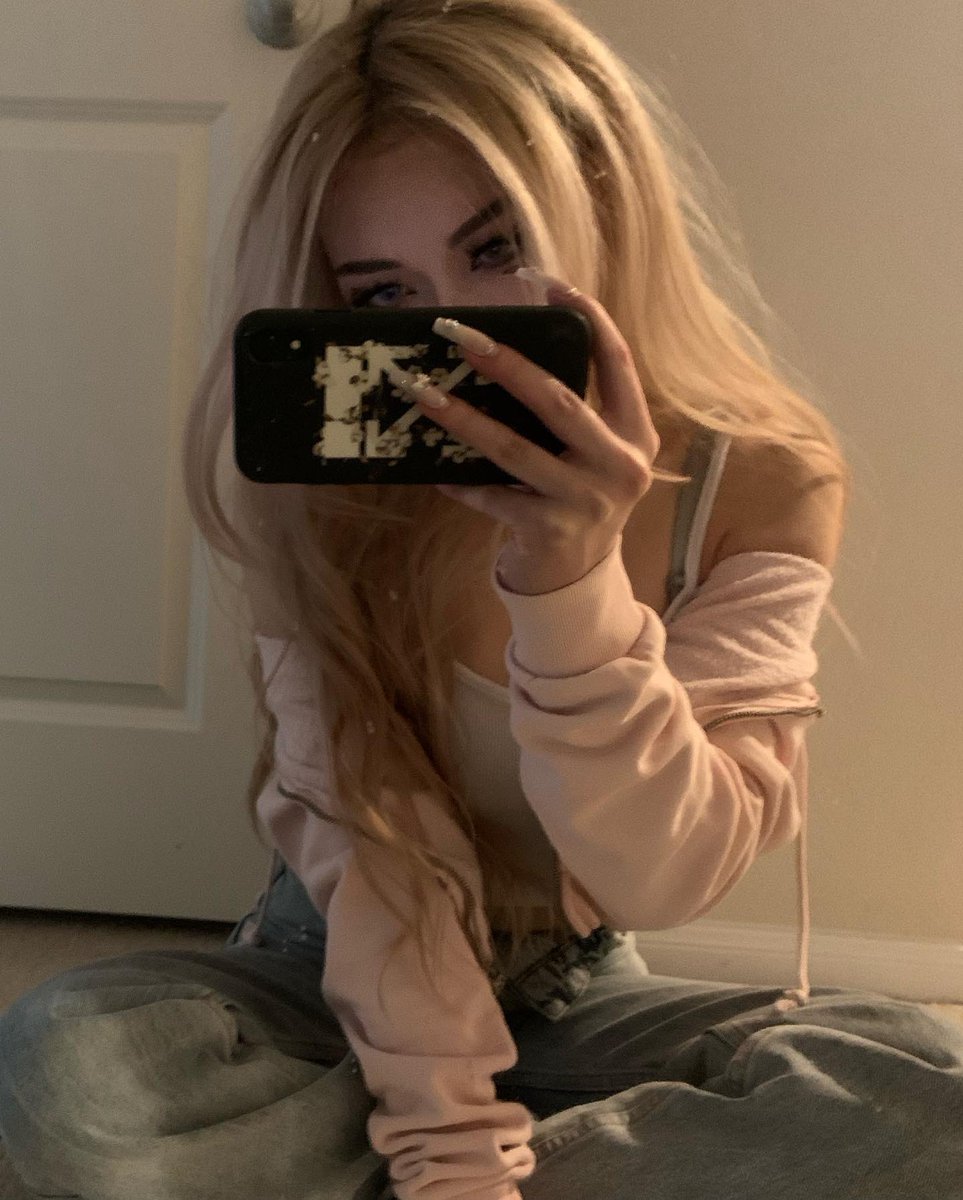 zuriauyeung's tweet photo. new hair!! #NewProfilePic https://t.co/BiQIEUYkWf