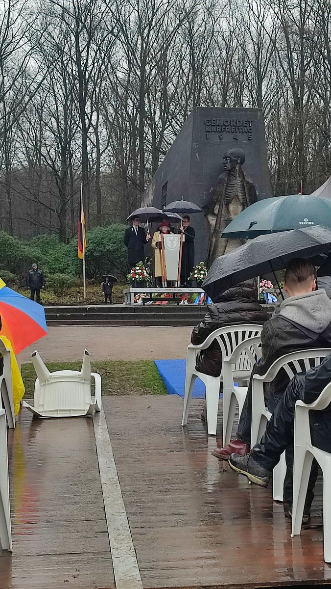 Twipsi's tweet photo. 🧵1/X Heute haben wir am Mahnmal #Bittermark in #Dortmund am #Karfreitag den Opfern der Massenerschießungen im Jahr 1945 gedacht 🕊
Trotz des Schlechten Wetters kamen viele Menschen in die Bittermark. Dies ist ein wichtiges Zeichen!
#KeinVergeben #KeinVergessen #KeinSchlussstrich https://t.co/uTlIrNyBp8