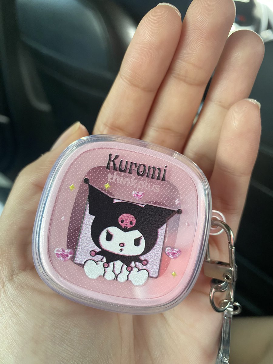 jeonlouies's tweet image. se vocês estão procurando algum fone BOM que seja barato na shopee, comprem esse. a qualidade do som é ótima, bem alto, tô há 1 dia usando DIRETO e ainda n descarregou. 

fui pra academia, treinei e n saiu da minha orelha e nem machuca nada. tô impressionada e só custou 60 reais