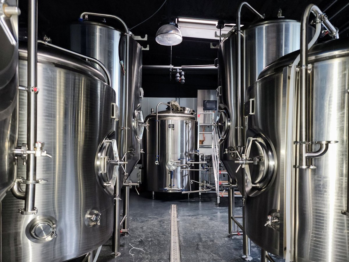 3rdlevelbrew's tweet image. For those that didn't see, we got all of our tanks in from @craftkettle
We are one step closer to making the best beer next to a kolache shop in Round Rock
Now if only we could get electricity

#craftbeer #rtx #txcraftbeer #tankday
#seriouslygoodbeer
#justthebeerginning
