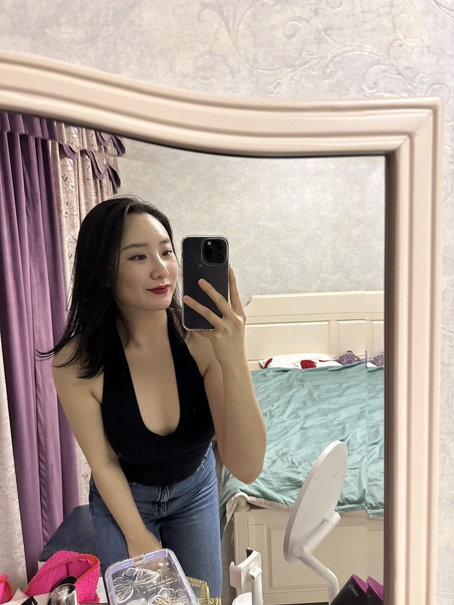 RevaRuther60258's tweet photo. 我觉的看对眼了，爱爱时才能尽情释放。
我有没有在你的审美观上呢？ https://t.co/UYMSds53qU