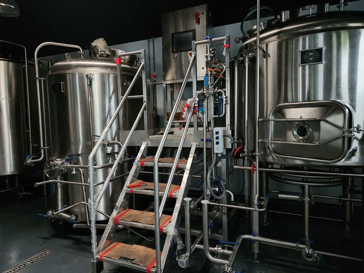 3rdlevelbrew's tweet image. For those that didn't see, we got all of our tanks in from @craftkettle
We are one step closer to making the best beer next to a kolache shop in Round Rock
Now if only we could get electricity

#craftbeer #rtx #txcraftbeer #tankday
#seriouslygoodbeer
#justthebeerginning