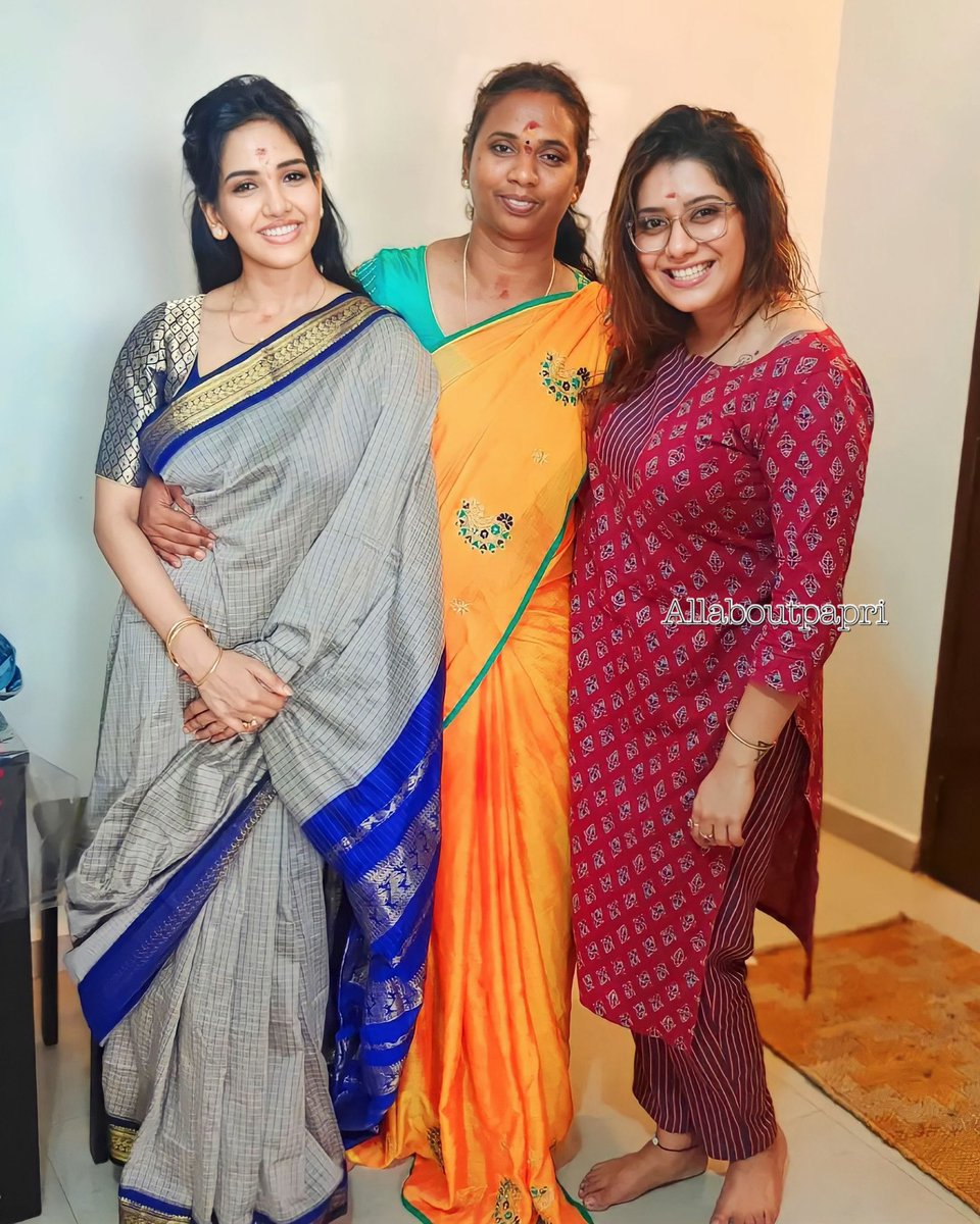 allaboutpapri's tweet photo. Achoooo my babies are back together 🥹🤍🧿
@Priyanka2804 @Pavani9Reddy #PriyankaDeshpande #pavni #eejees https://t.co/fCVo9SWKKL