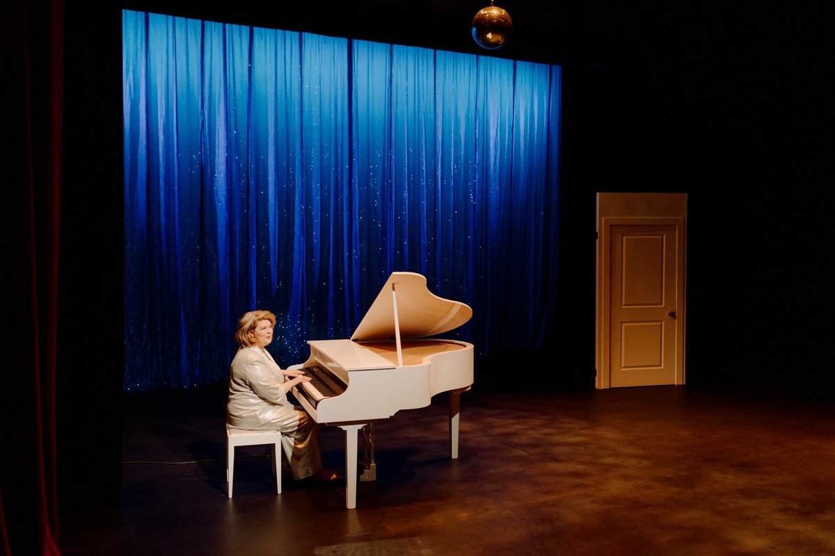 Liz Nicholls tweet media