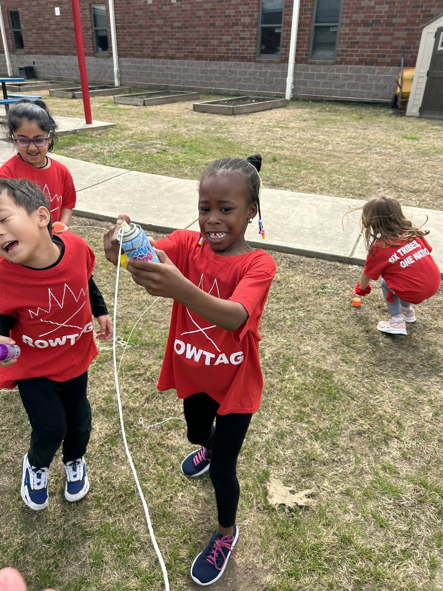 JMoes_Class's tweet image. Silly string fun! So proud of these kiddos for working hard to reach their individualized sight word goal. 🥰📚@ClarkCreekSTEM @K_SmithCCSD