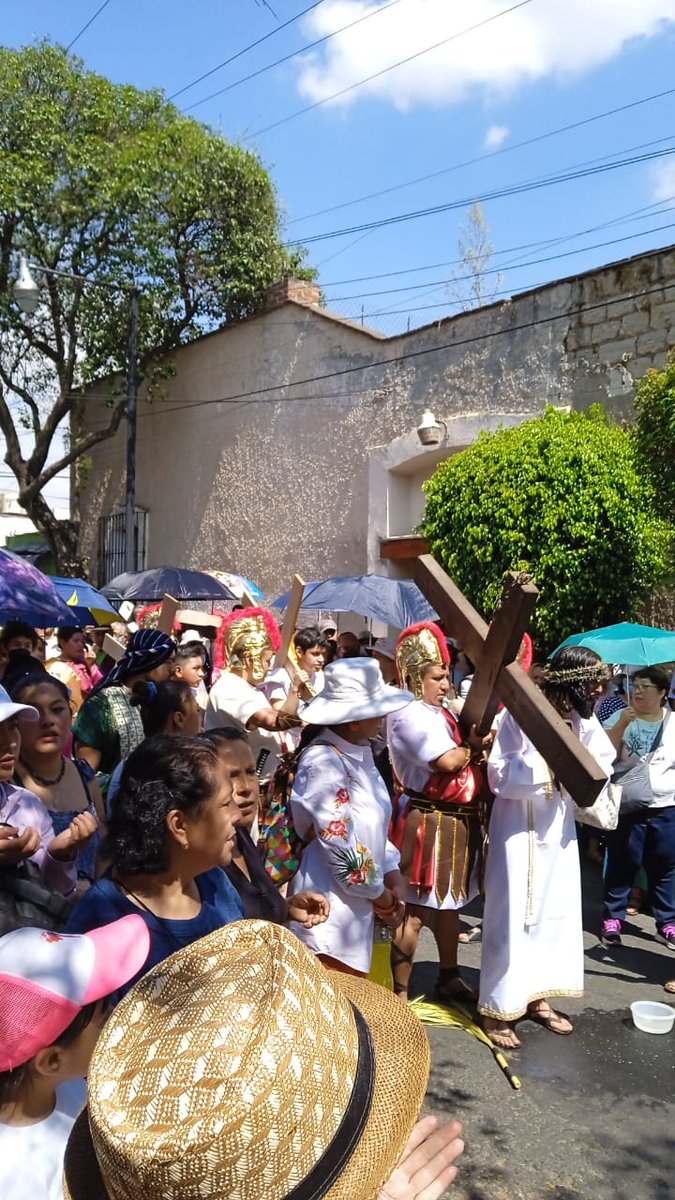 ✝️En #Tlalpan vivimos las tradiciones de #SemanaSanta, ya comenzó el recorrido del #Viacrucis en el Centro de Tlalpan. 

#GrandeComoSuGente