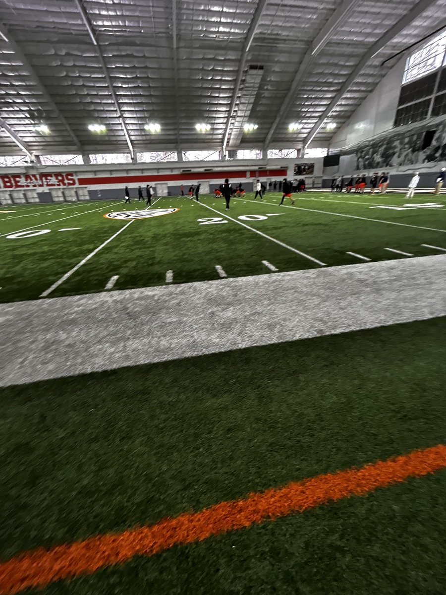 I wanna thank the whole <a href="/BeaverFootball/">Oregon State Football</a> coaching staff for a great unofficial visit. Thank you for all the love y’all was showing me and my mom and making us feel at home. 
⚫️🟠

<a href="/Coach_Smith/">Jonathan Smith</a> @CoachAdamsOSU <a href="/AustinDArmond/">Austin</a> @robertcolemoore 
@kefenseh @LegiSuiaunoa