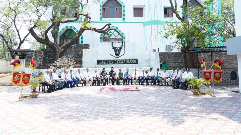 IaSouthern's tweet photo. Siramani Battalion celebrated their #PlatinumJubilee with traditional gaiety and honour. The unit has the distinction of being awarded with #BattleHonour of #Siramani & #TheatreHonour #EastPakistan in 1971 Indo-Pak War.
#BisonDivision
#SudarshanChakraCorps https://t.co/8Z9FrxchHR