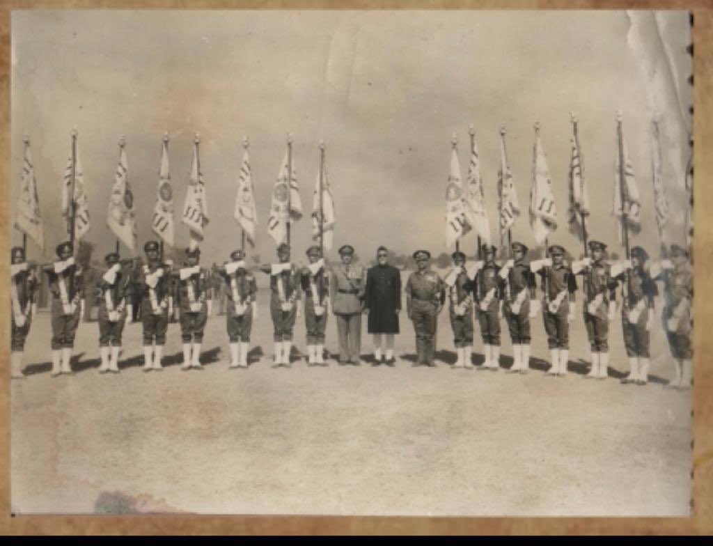 IaSouthern's tweet photo. Siramani Battalion celebrated their #PlatinumJubilee with traditional gaiety and honour. The unit has the distinction of being awarded with #BattleHonour of #Siramani & #TheatreHonour #EastPakistan in 1971 Indo-Pak War.
#BisonDivision
#SudarshanChakraCorps https://t.co/8Z9FrxchHR