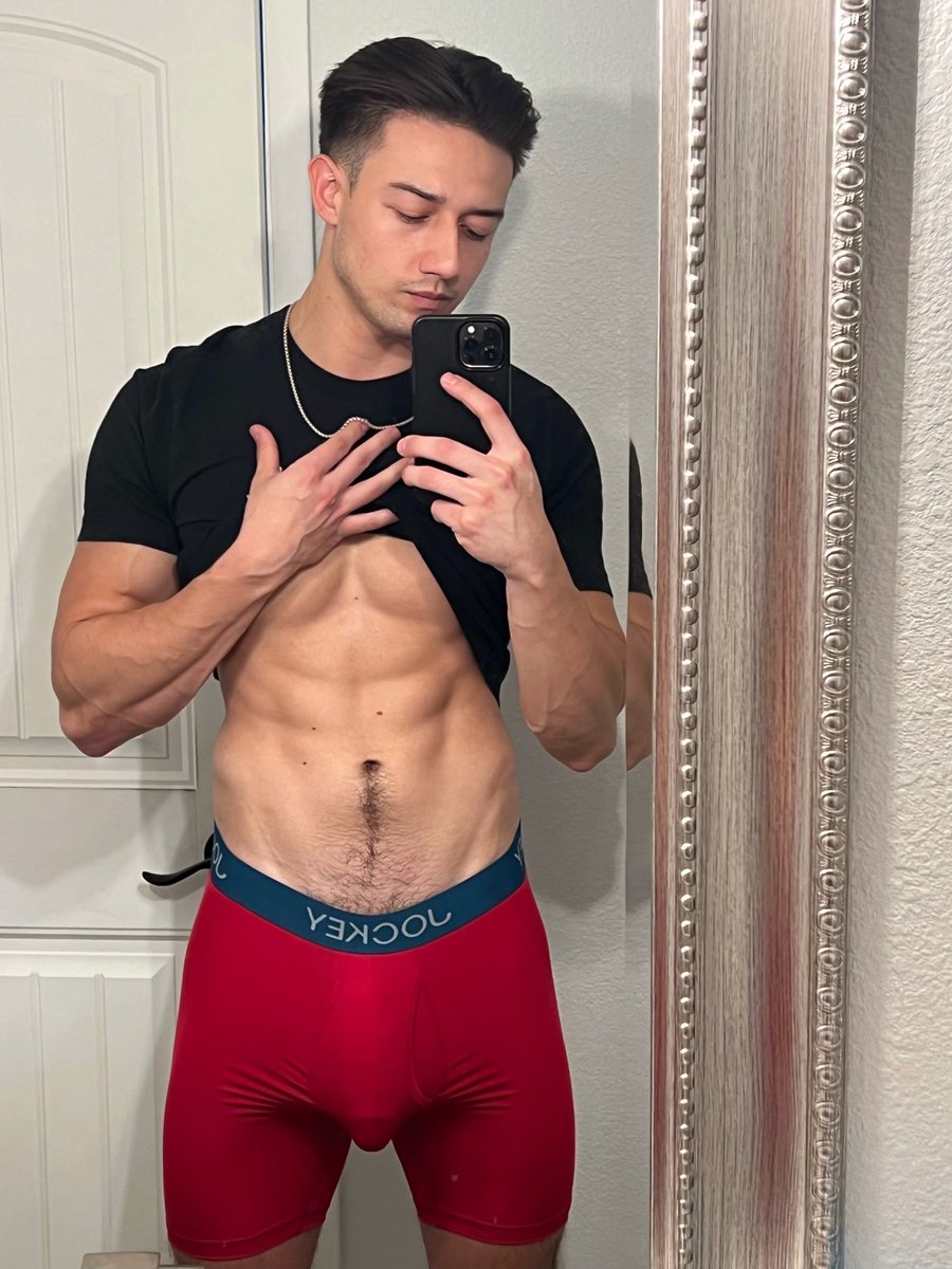 Johnnyjizz007's tweet photo. Looking for a workout buddy #fitness https://t.co/w7O5R31RQR