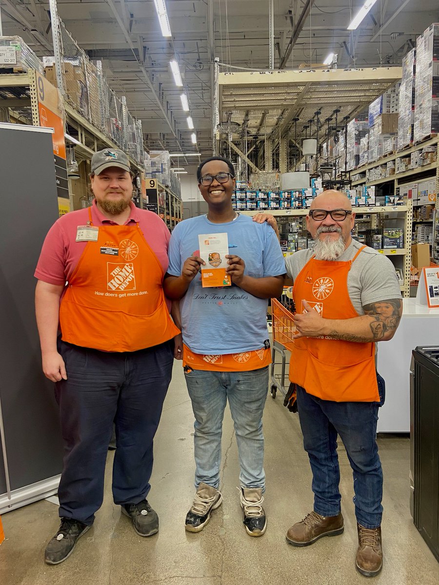 lalomartinez707's tweet photo. 💥bam!💥 Nahom with a Bronze homer!! Well deserved Nahom! The smile of a very proud young man! #PacNorthProud #THD0641 @DHRM_D30 @flip_garcia https://t.co/3asvSozx7Q