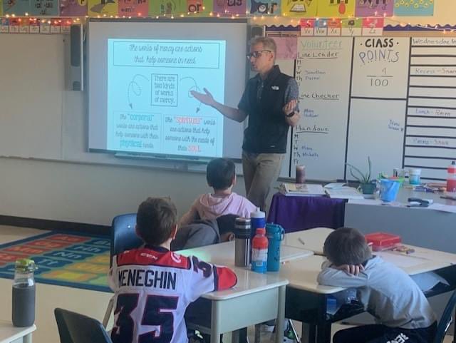 CSMhs4's tweet image. CSM joined together to celebrate our Faith this Holy Week. Thursday, we celebrated mass @ St. Martha&apos;s parish, then spent the day learning, discussing, reflecting &amp;amp; praying. We ended the day writing &amp;amp; sharing our Commitments to our Faith. #Lentenfaithretreat