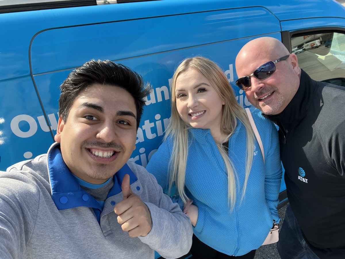 Out and about in Milwaukee attacking pregreens. Thanks for coming out boss! @kpflagship @KasiaGLM @LorenMiller2004 @BrianWest_GLM #AttFiber #LifeAtAtt