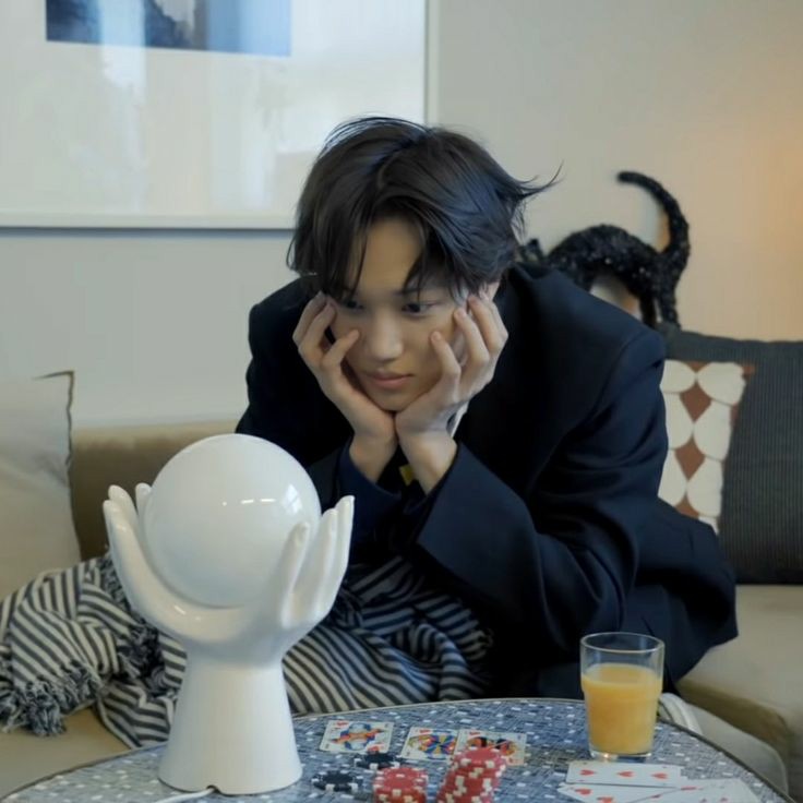 Kimstandardkai's tweet photo. #Rover by #KAI is amazing.I can't stop listening to it on Spotify! #KAI_Rover @weareoneEXO
https://t.co/yykbjqkiz9 https://t.co/kOQCFhAnYe