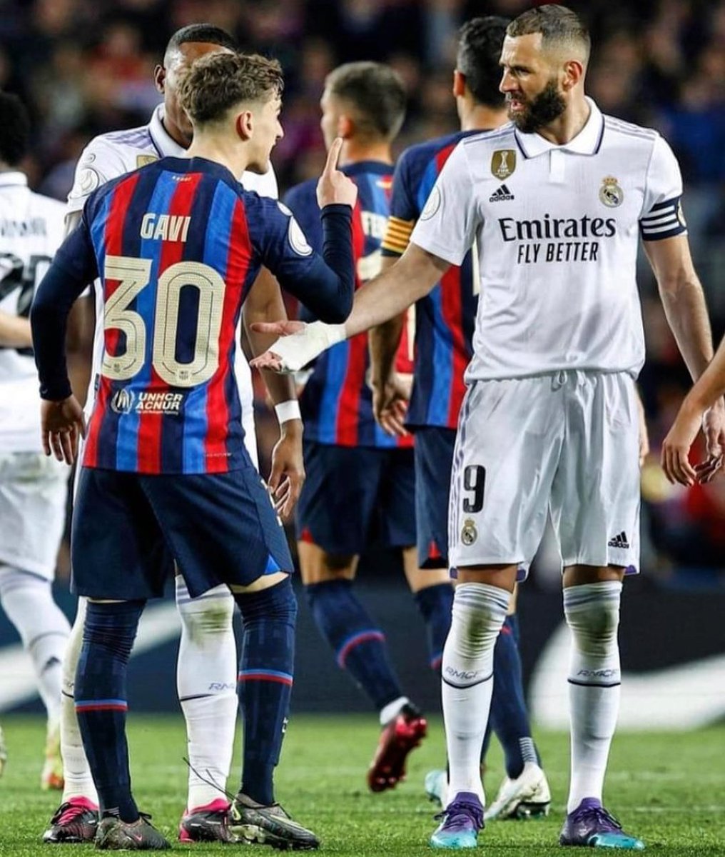 AdriRM33's tweet photo. ✍️ Pon título a esta imagen.

Os leo 👀😂 https://t.co/d460jdCdDF