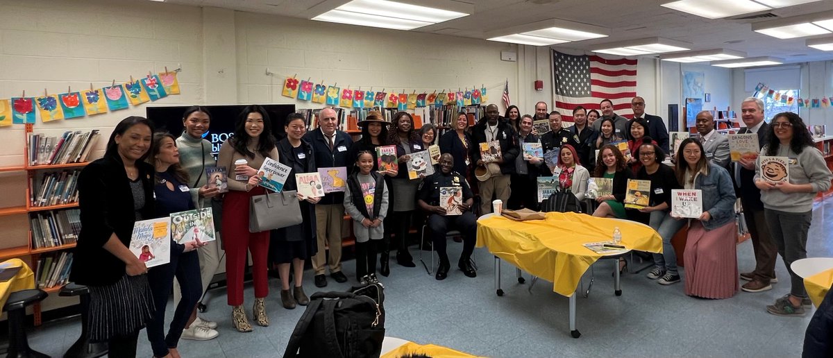 District Attorney Kevin Hayden (@scdaonews) on Twitter photo DA Hayden had a great time reading to the students at the <a href="/MurphyK8School/">Richard J. Murphy K-8 School</a> yesterday for their "Reading Across the Murphy" initiative. So nice to see many other community leaders and partners doing the same to promote #literacy. DA Hayden had a great time reading to the students at the <a href="/MurphyK8School/">Richard J. Murphy K-8 School</a> yesterday for their "Reading Across the Murphy" initiative. So nice to see many other community leaders and partners doing the same to promote #literacy.