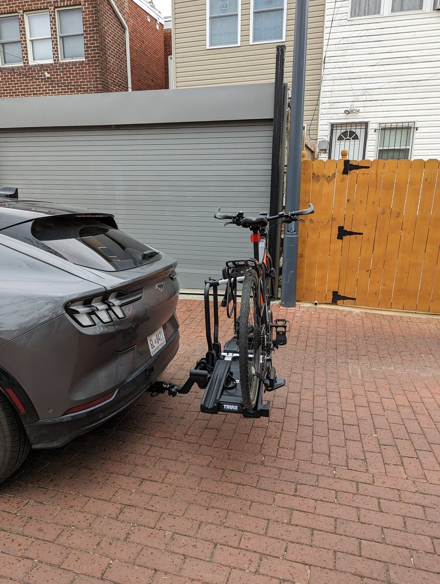 jonmarkman's tweet photo. It cost me way more than I should have spent, but I think I'm in love. #Thule https://t.co/bJIS63Okm3
