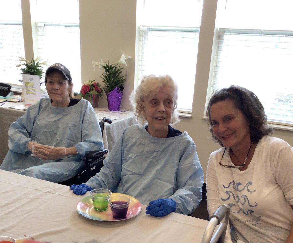 S_StonyBrook's tweet photo. We had a fun time coloring our Easter Eggs in Craft Club. π₯ π£ Talk about an egg-salent time. π
#WhatsHappeningAtStonyBrook #LifeAtTheSprings #CraftDay https://t.co/ZfJsMvk12R