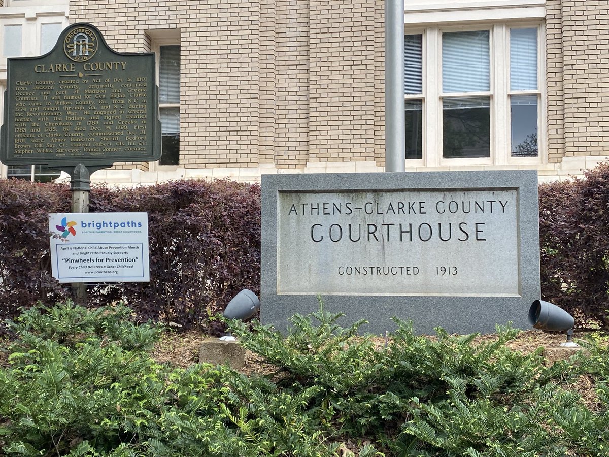 pchippy's tweet photo. I popped in to see how they do it. Defendants sat in court waiting in shackles in their orange prison clothes 🤔fascinating stuff https://t.co/D6LvkQcVJO