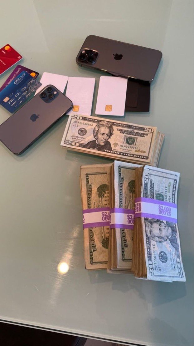 LeRatio16's tweet photo. All you trolls stinking up this app while I’m out here making this bread #rich #getlike #seekemployment https://t.co/dV9CeqqQED