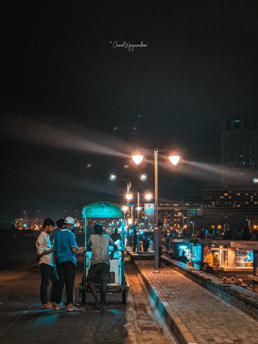 Chamod_CK99's tweet photo. 𝐓𝐡𝐞 𝐧𝐢𝐠𝐡𝐭 𝐢𝐬 𝐰𝐡𝐞𝐫𝐞 𝐭𝐡𝐞 𝐦𝐚𝐠𝐢𝐜 𝐡𝐚𝐩𝐩𝐞𝐧𝐬... 🌃✨️

#mobilephotography #shotongalaxy #SriLanka  #nightphotography #citylights #cityscapes #nightlife #citythatneversleeps #streetlights #cityatnight #nightview #nightshooters #nights #nightscenes #Colombo https://t.co/j89mc1klLi