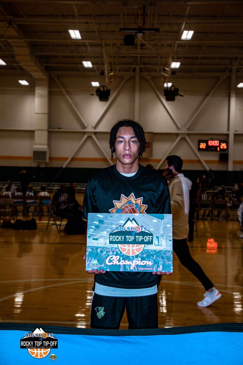 Markellh_06's tweet photo. Had a good tournament this past weekend @BigShotsGlobal @CarolinaRaptors led my division in points, And won MVP. https://t.co/rGiS63f4Z1