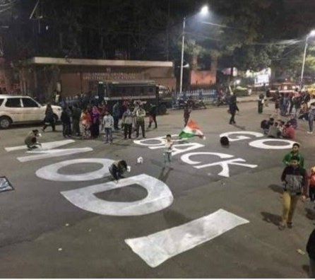 HitenPithadiya's tweet image. हमारे प्यारे दोस्त और तमिलनाडु कांग्रेस अनुसूचित जाति विभाग के चेयरमैन @MpranjankumarM2 जी प्रधानमंत्री नरेंद्र मोदी का विरोध 1 लाख गुब्बारों पर मोदी गो बैक लिखकर करेंगें। 
Proud of you brother. Jai Bhim ✊
#ModiGoBack