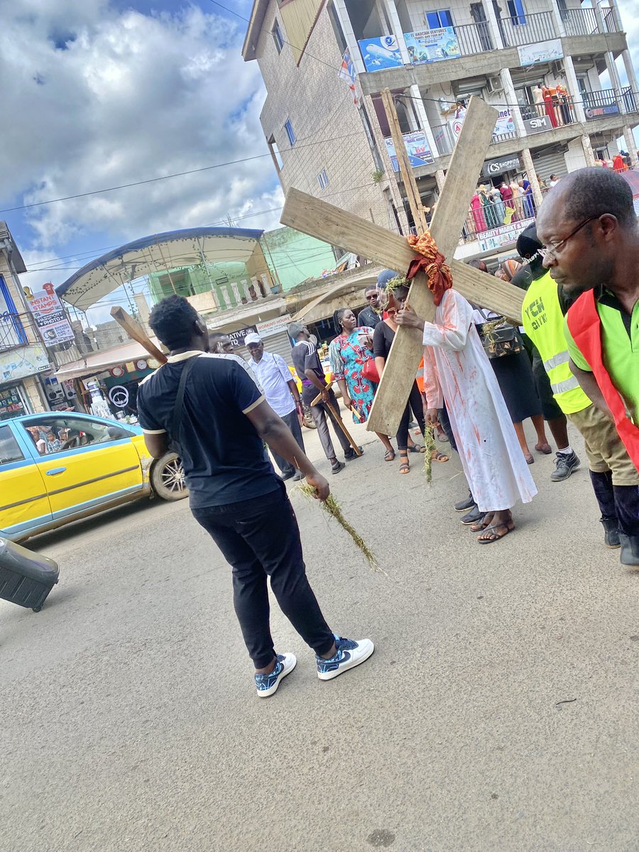 SandyRoseegbe51's tweet photo. Good Friday.
Passion play of Christ.
#molyko #Buea
🤲🤍 https://t.co/sv1eCt48IG