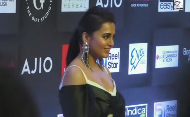 Honest Review For This Outfit 👸🏻🔥

#TejasswiPrakash At #PinkvillaStyleIcons2023 !! 💫❤