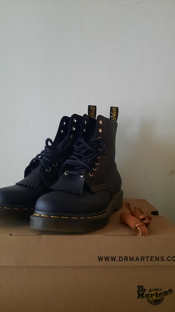 ibudoodidam's tweet image. WTS Dr. Martens 1460 pascal black abruzzo (masih baru) size 38 (23,5 cm) made in thailand
dapet 2 tali + box masih lengkap
Harga bel 3,3 jual 2,9 aja. 
Alasan dijual : kebesaran jd ga pernah dipakai
WA : 087770750593
depok
#docmart #jualdocmart #drmartens1460 #jualdrmartens