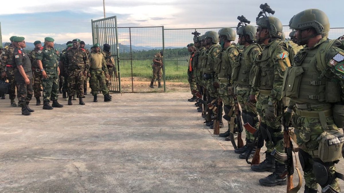 kinshasaweb's tweet photo. ⚡📌#NewLook #FARDC #BendeleEkweyaTe #RDC #TousDerriereNosFardc #TousDerriereNosFardc #ToLongaNaMapinga #DefendonslaPatrie 🇨🇩 👏🏿@FARDC_off @BeniRadio @VPMDefenseRdc @GouvNordKivu @Presidence_RDC @CivileRdc https://t.co/9FfA9lVr9t