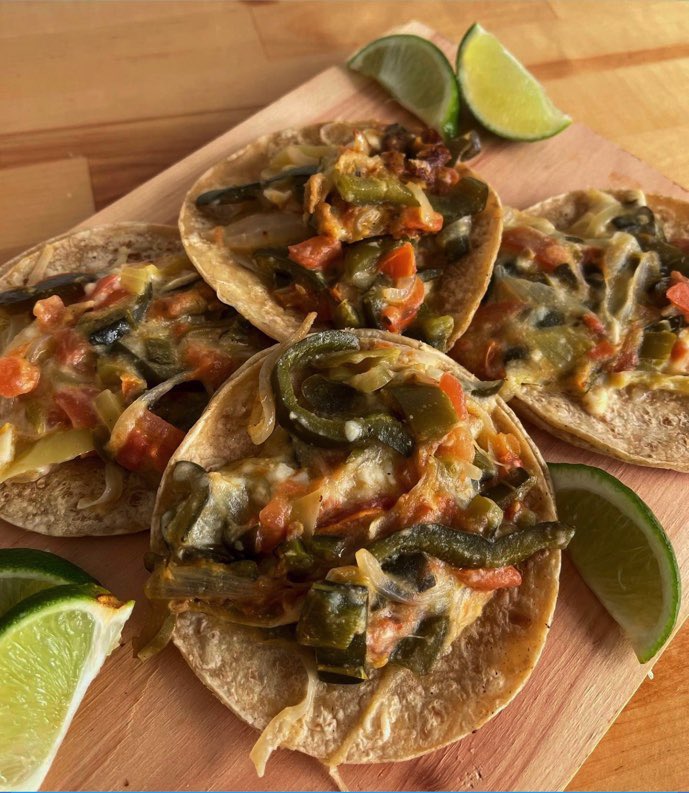 HealthySubstanc's tweet photo. Tacos de rajas are looking so bonita https://t.co/RQfOkCSIgD