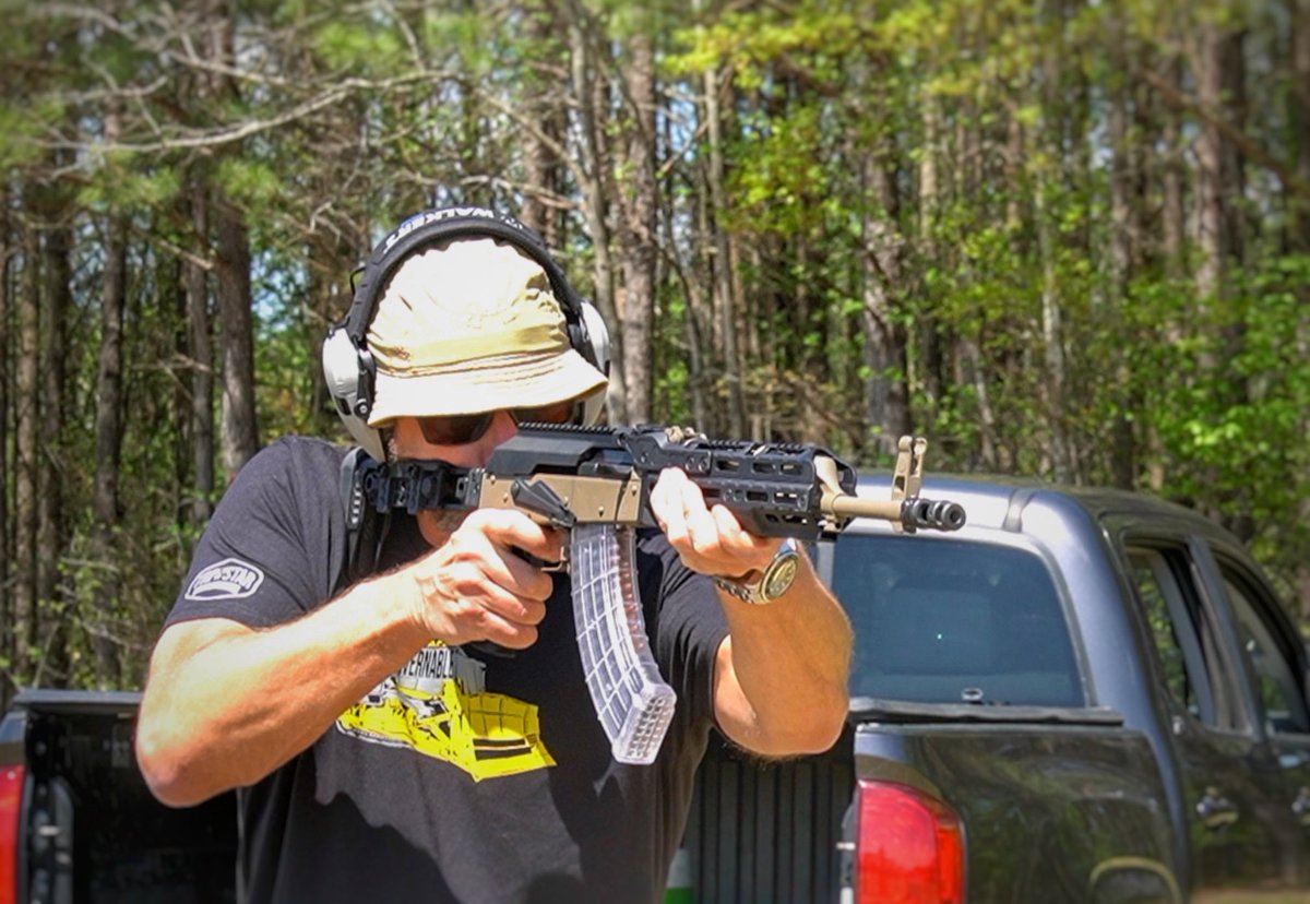 Mrgunsngear's tweet image. Plinking with the Midwest Industries equipped WASR 🔥

AC Unity steel reinforced magazine 👌🏽

#ak47 #akm #wasr #midwestindustries #alpha #mlok #acunity #kalashlife