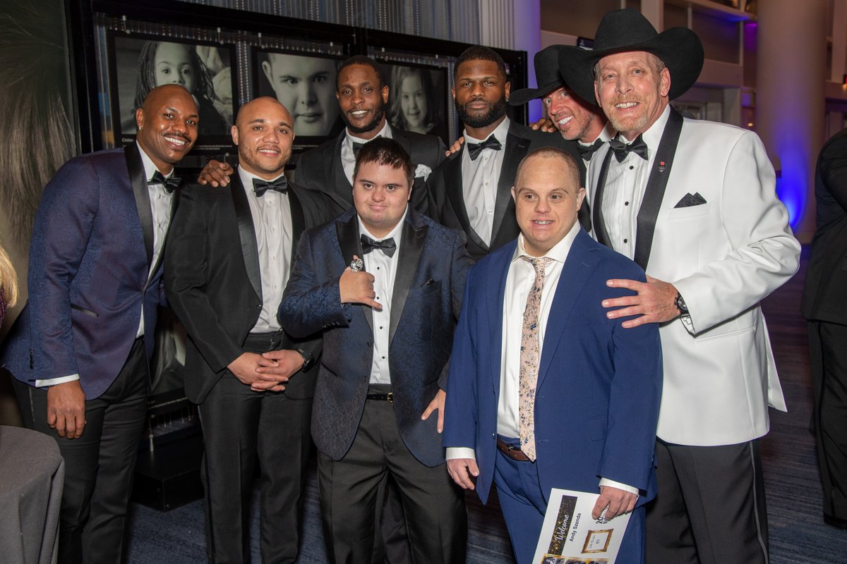 ChicagoRPFPC's tweet photo. GiGis Photo Dump #2 !! Anyone else dreaming about next year already??!
#NFLPAChicago #RPFPC https://t.co/Ho3HPppQM6