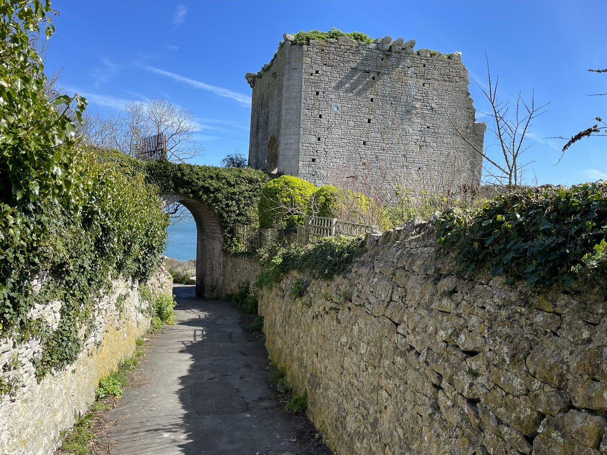KickLizard7's tweet photo. There is a small possibility that I may have walked around the entirety of the Isle of Portland without actually falling off it. Which is quite some feat/feet when you think about it. And yes, #rescuejack aka The Dark Lord was also in attendance keeping me safe by barking at nothing in particular #Dogs #RescueDogs #DogsOfTwitter
