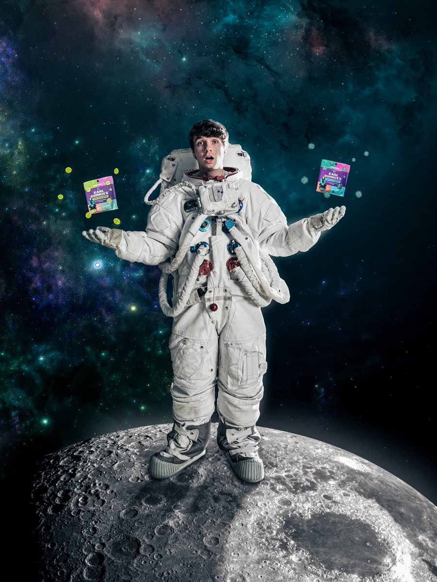 Feastables's tweet photo. FEASTABLES x KARL JACOBS

meet our newest product, Karl Gummies 🔥 our sour green apple &amp; sour blue raspberry gummies are plant-based, have only 5g of sugar, and taste so good

now available on https://t.co/K5Dl13PSXd and coming to Walmart locations nationwide late April https://t.co/IFZxAiybKO