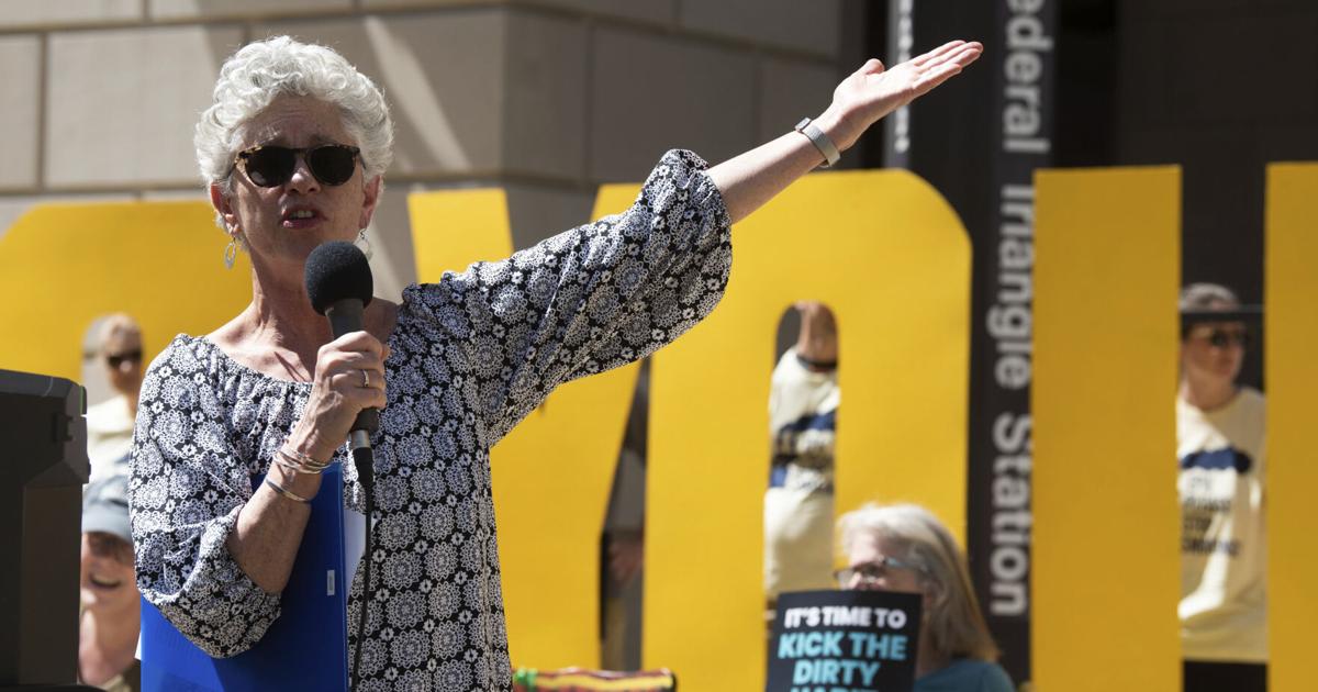 enviRN's tweet photo. Dr. Lois Wessel, Family Nurse Practitioner and member of #ANHE, speaks at the "EPA: Please Stop Smoking!" rally organized by Chesapeake Climate Action Network and allies. #ClimateActionNow #EnvironmentalJustice https://t.co/UfnVkNUxEO https://t.co/JBf87fGLGT