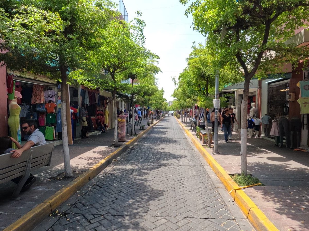 zapotlanejo_gob's tweet photo. Te compartimos el #Top5 de los lugares que no te puedes perder estas vacaciones. 

1. Centro Histórico.
2. Puente de Calderón.
3. Balneario “Agua Caliente”.
4. Presa de Calderón.
5. Zona Comercial.
#Me❤️Zapotlanejo. https://t.co/iS5du1HKfU