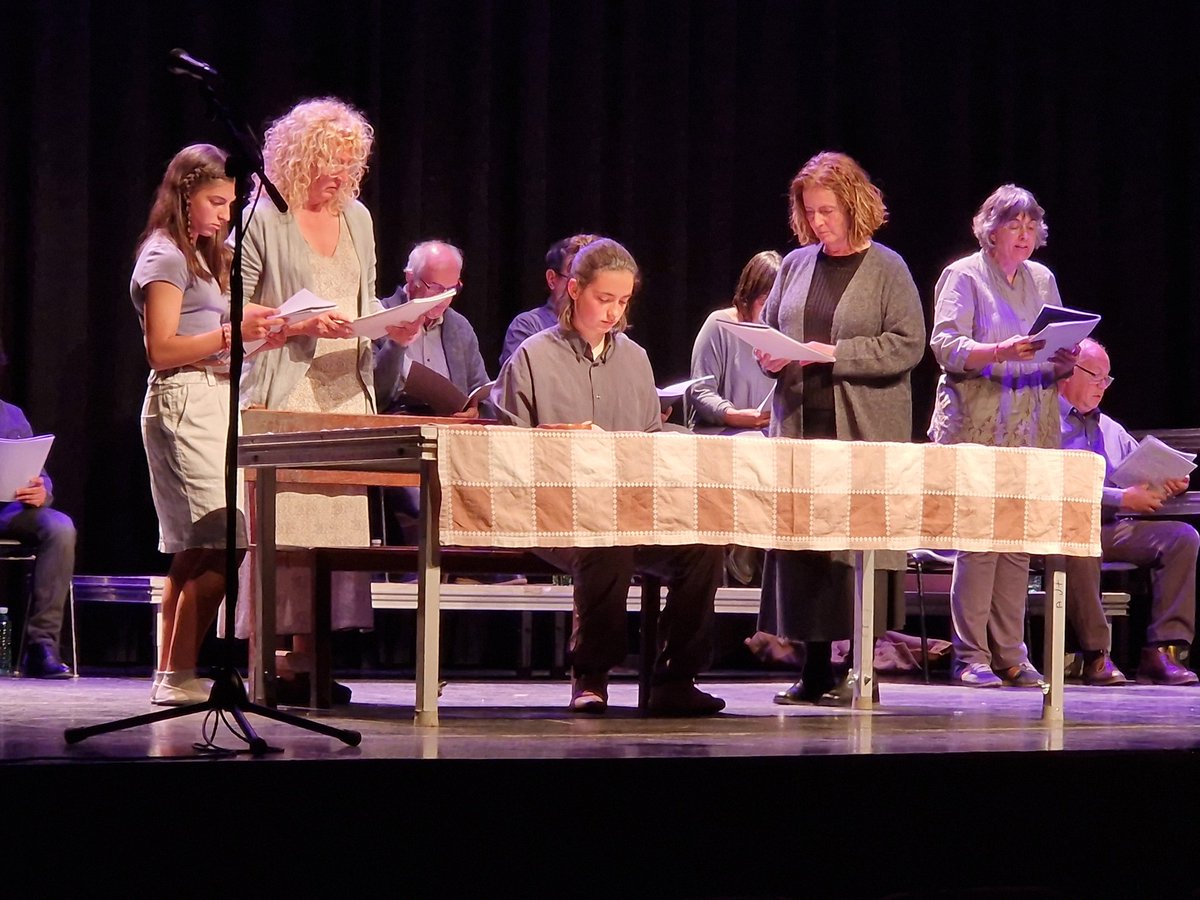 Lectura dramatitzada de Pedra de Tartera. Gràcies a totes les actrius i a tots els actors amateurs per regalar-nos aquestos instants!!! #tradició #SetmanaSanta #Tremp #pedradetartera #teatre