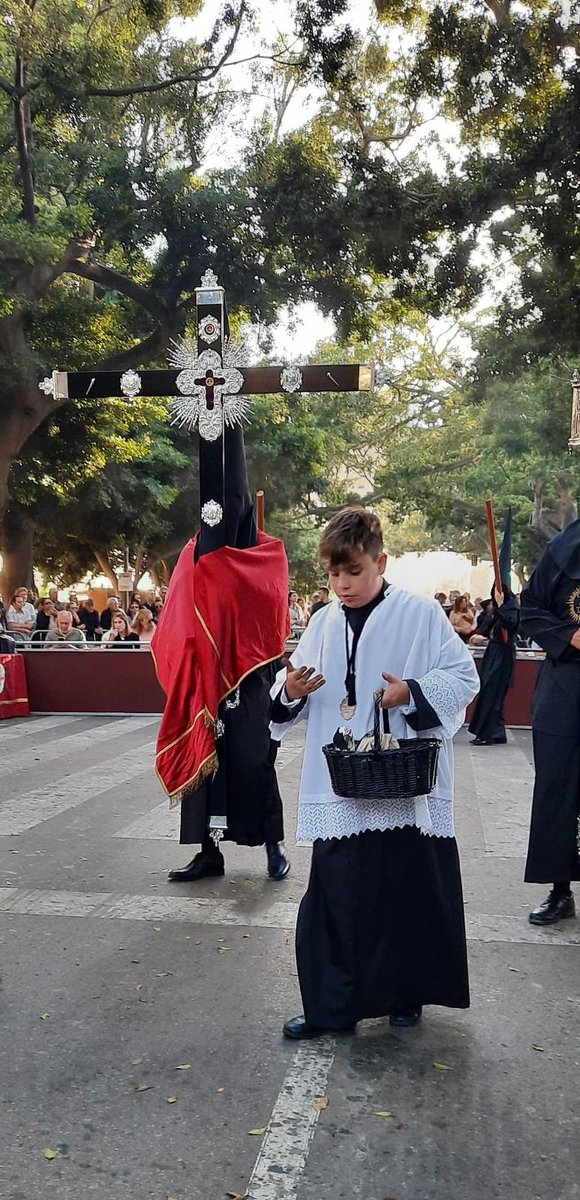 EMT_Malaga's tweet photo. #ViernesSanto 🕯️
@MonteCalvario ⚫
entra en Alameda Principal
#CofradiasMLG @cofradiasmalaga
#SemanaSantaMálaga2023 #infotronos #Calvaro #MonteCalvario https://t.co/xyhEI5ZzqV