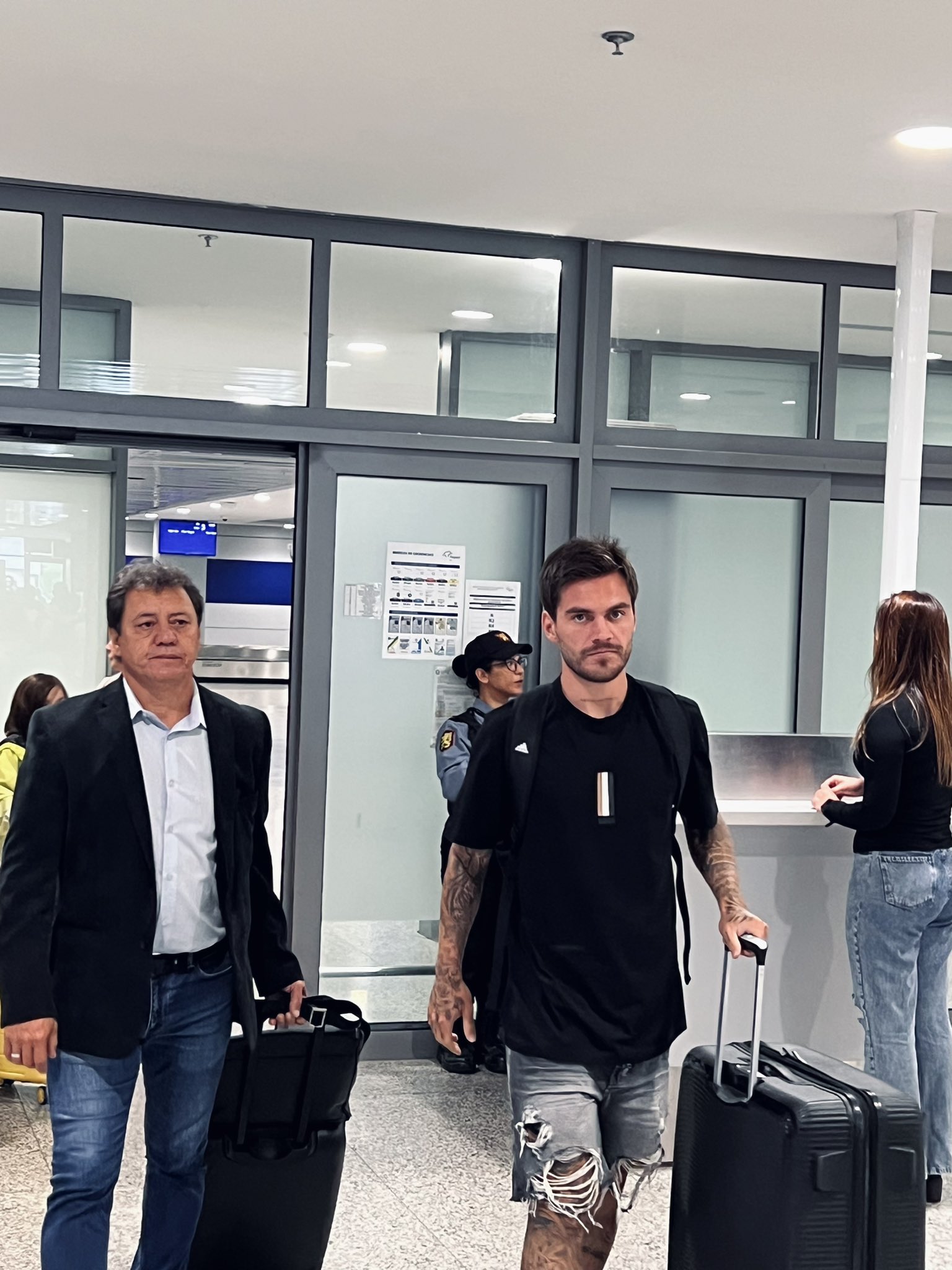 Nathan desembarca em Porto Alegre para assinar com o Grêmio