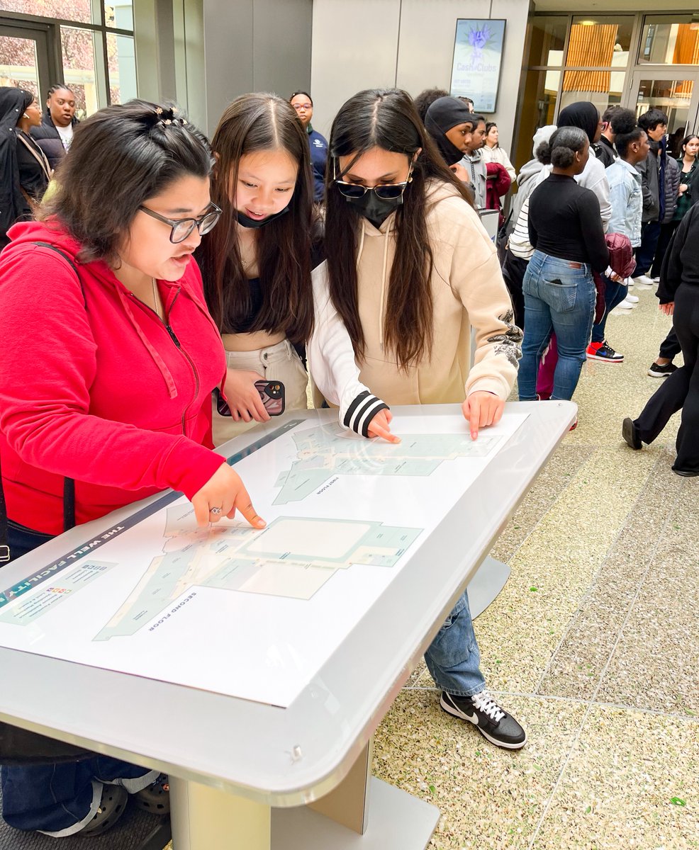 BGCSF's tweet photo. BGCSF took 60+ teens from 7+ Clubhouses on a three-day college tour! They kicked off the trip with a tour of @usfca and a panel with current students. Then headed up to @ucmerced and @sacstate for an overnight trip to get a special peek at college life! #collegeready #BGCSF https://t.co/Tmbztdkb7b